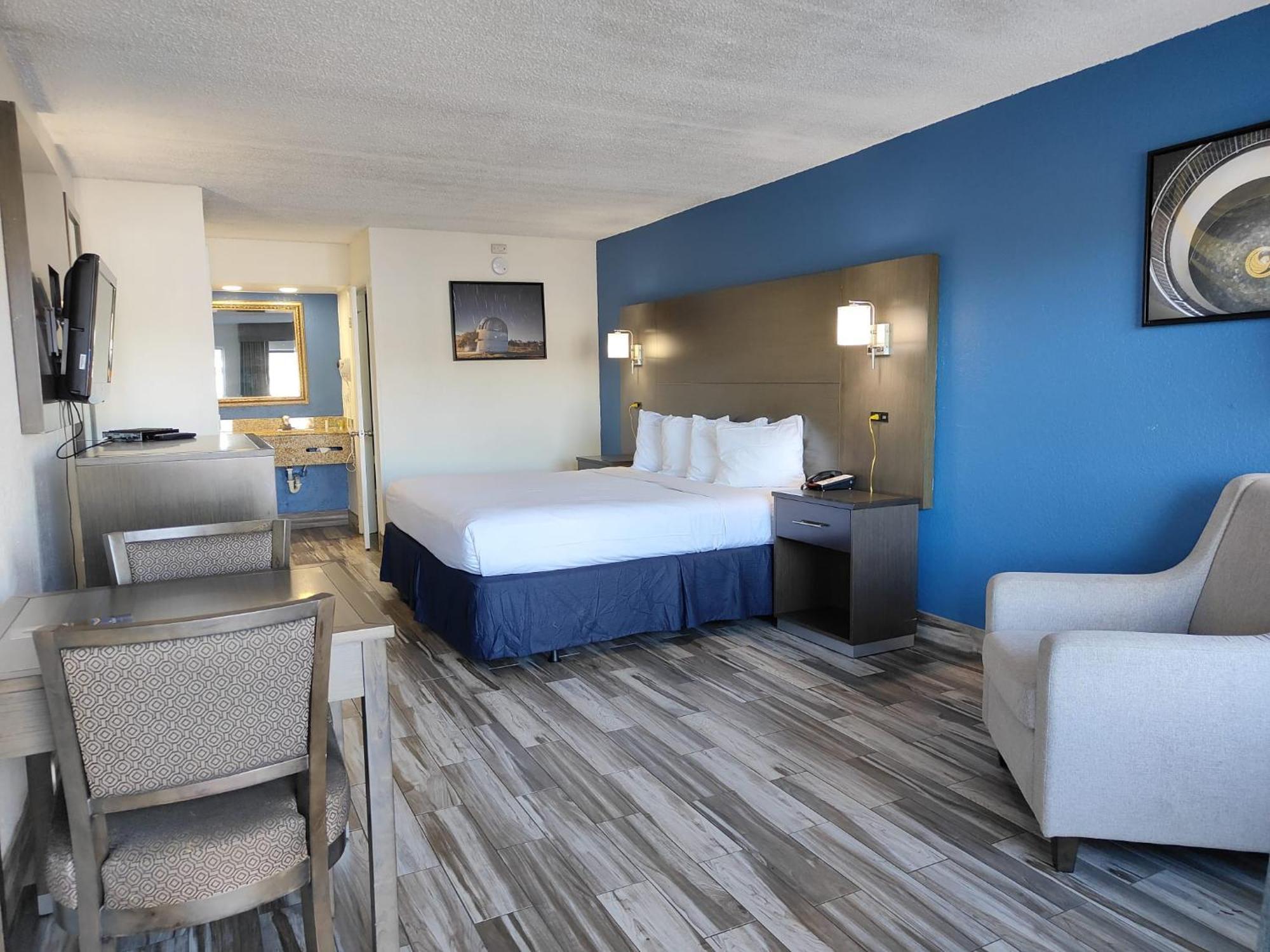 Baymont By Wyndham Orlando East Hotel Alafaya Exterior photo