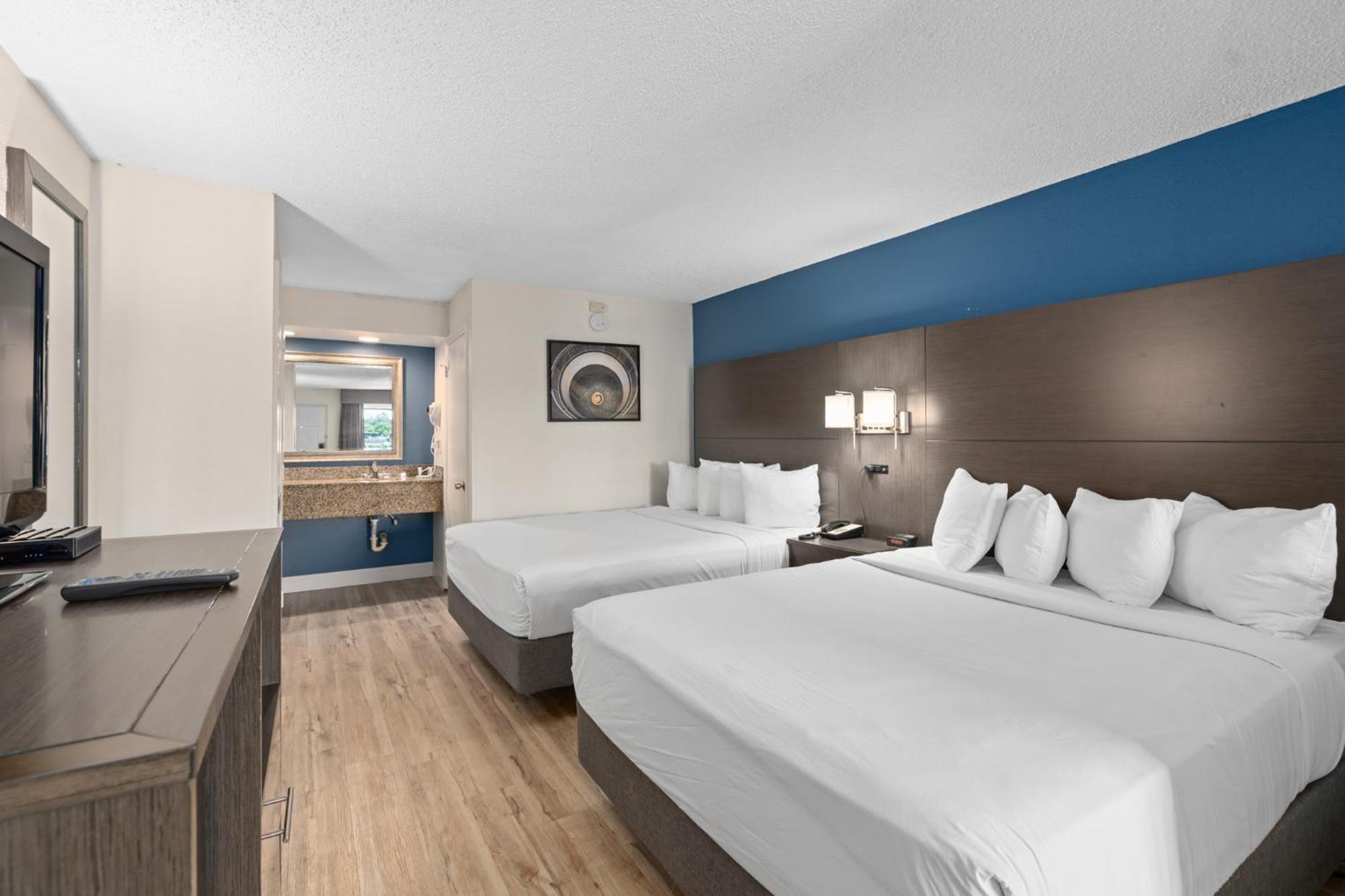 Baymont By Wyndham Orlando East Hotel Alafaya Exterior photo