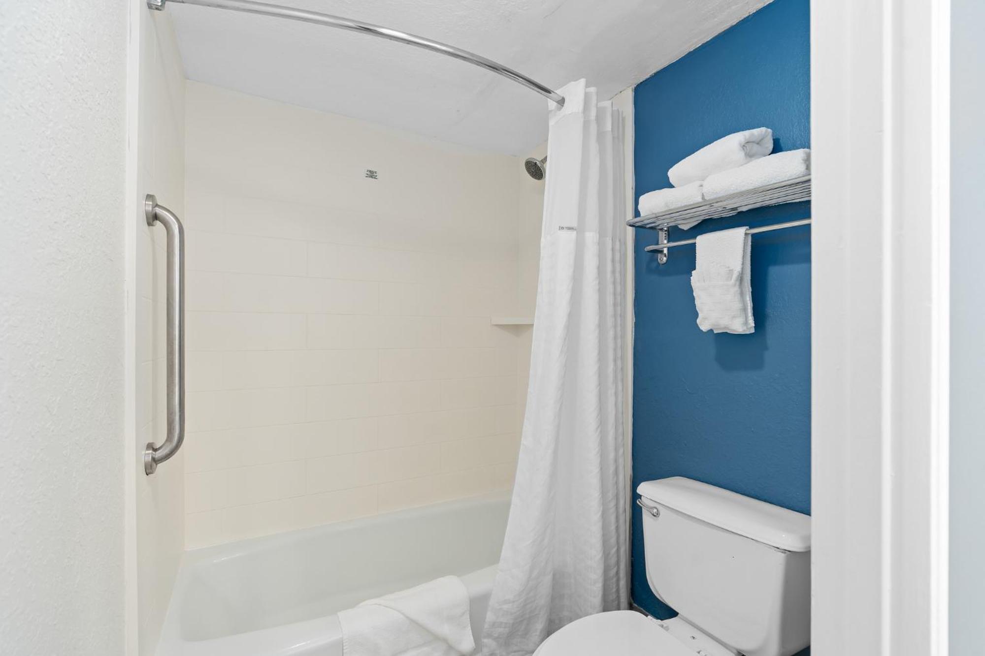 Baymont By Wyndham Orlando East Hotel Alafaya Exterior photo