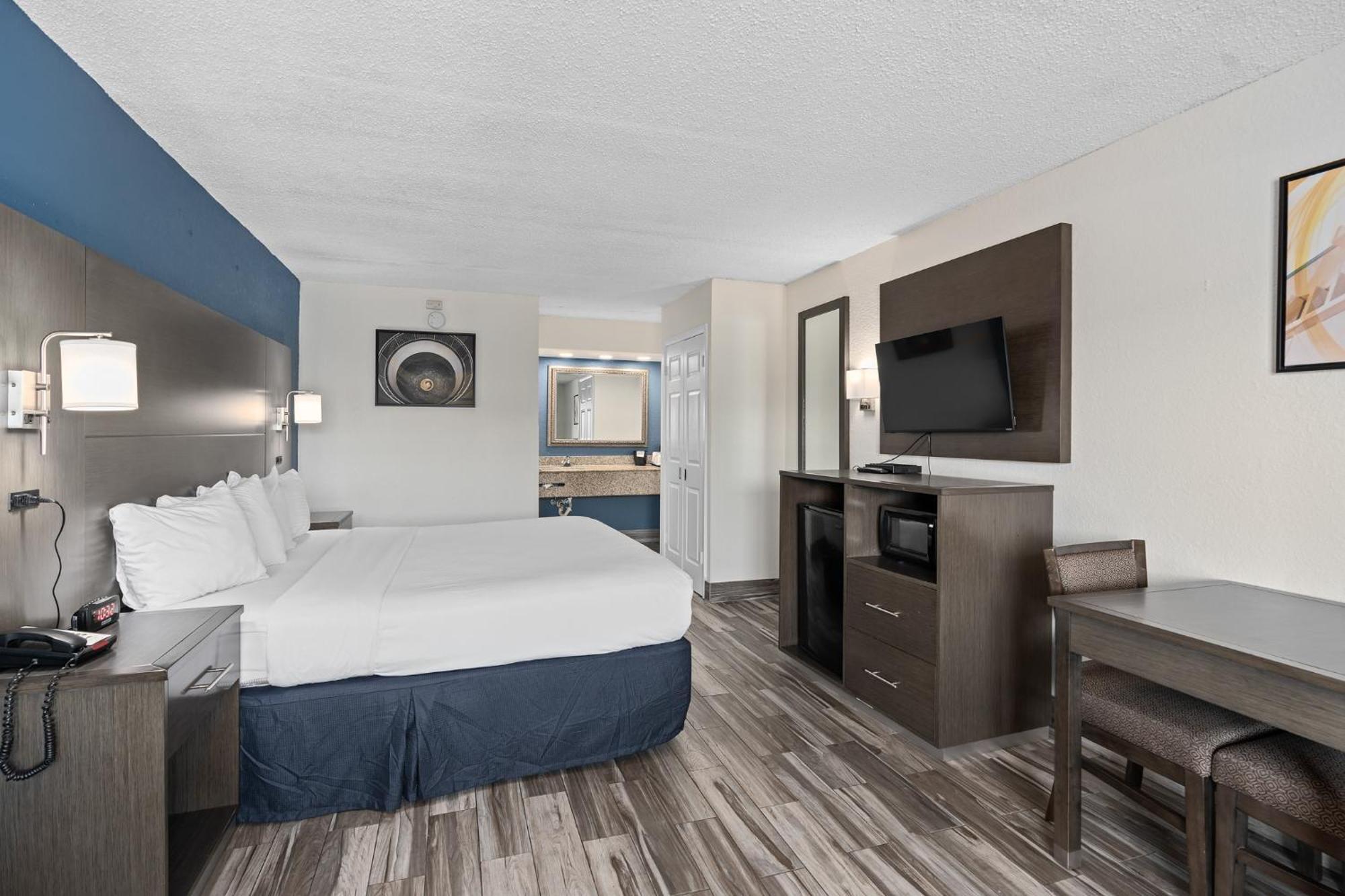 Baymont By Wyndham Orlando East Hotel Alafaya Exterior photo