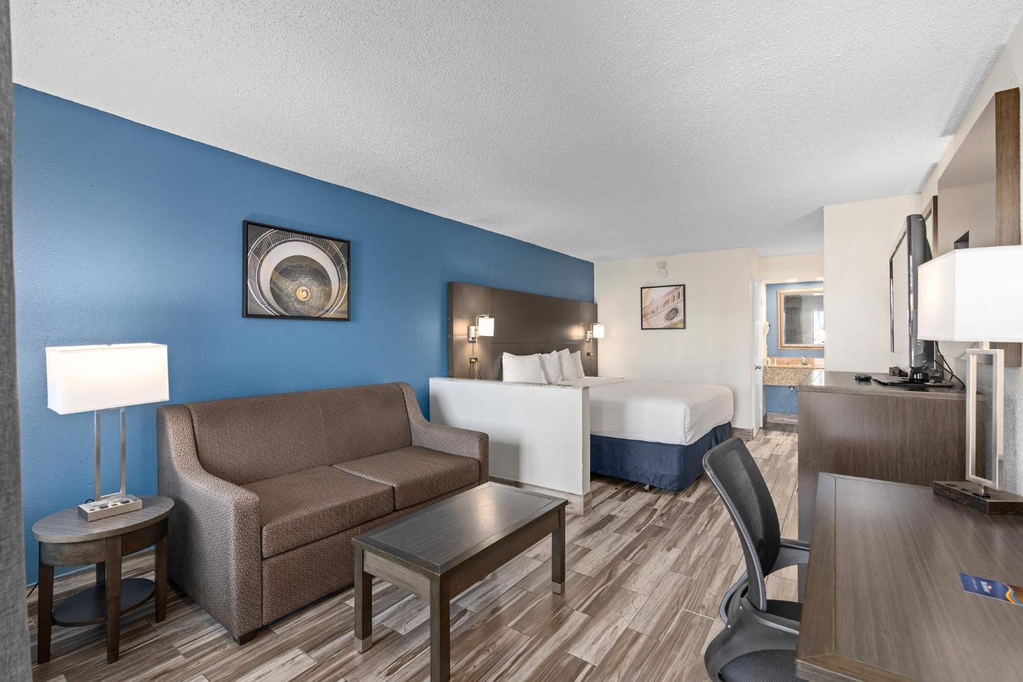 Baymont By Wyndham Orlando East Hotel Alafaya Exterior photo