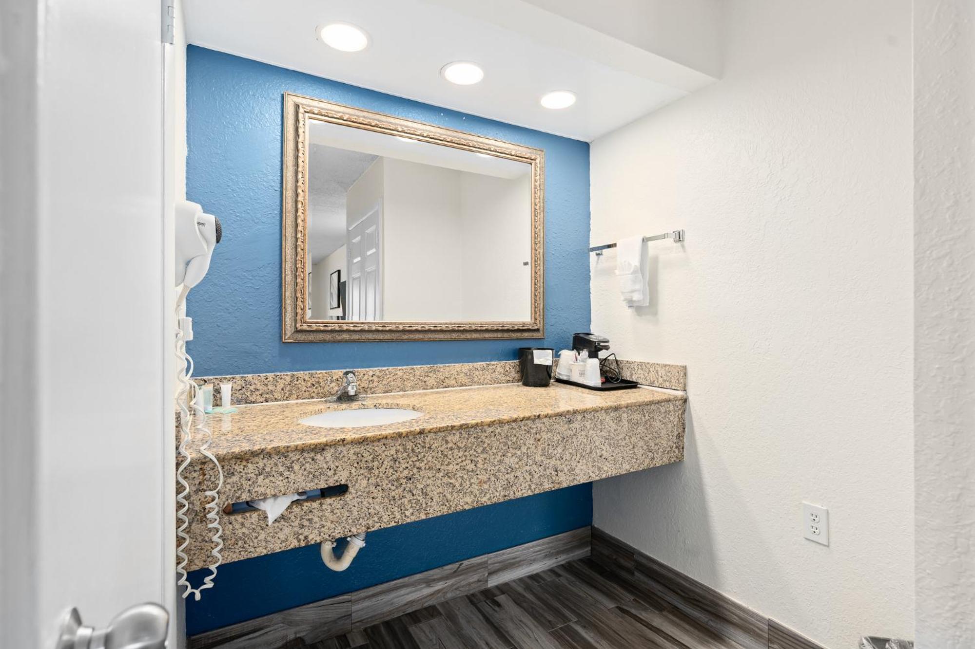 Baymont By Wyndham Orlando East Hotel Alafaya Exterior photo