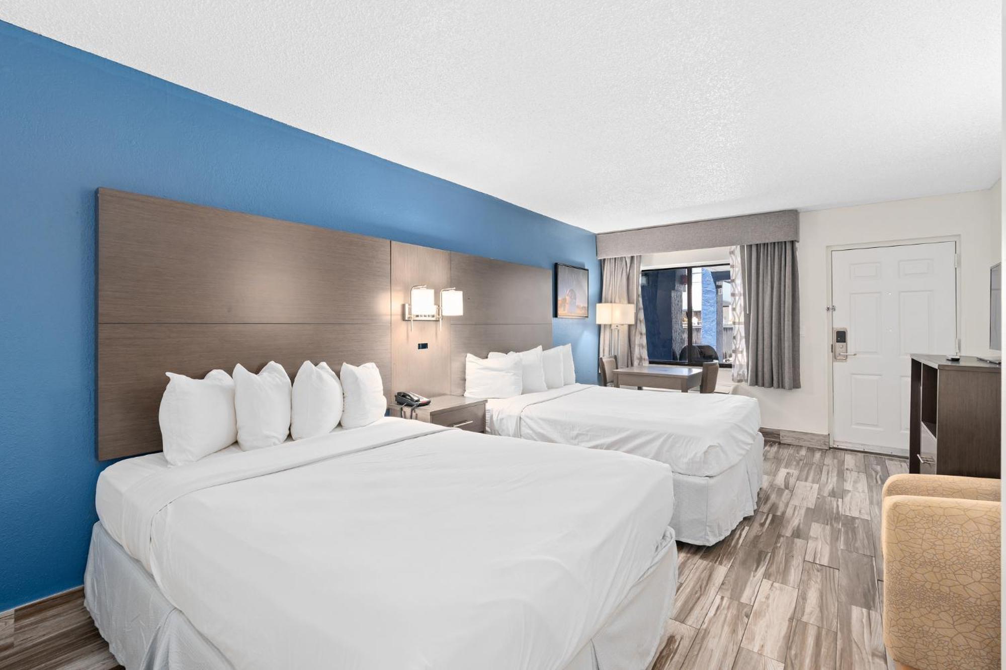 Baymont By Wyndham Orlando East Hotel Alafaya Exterior photo