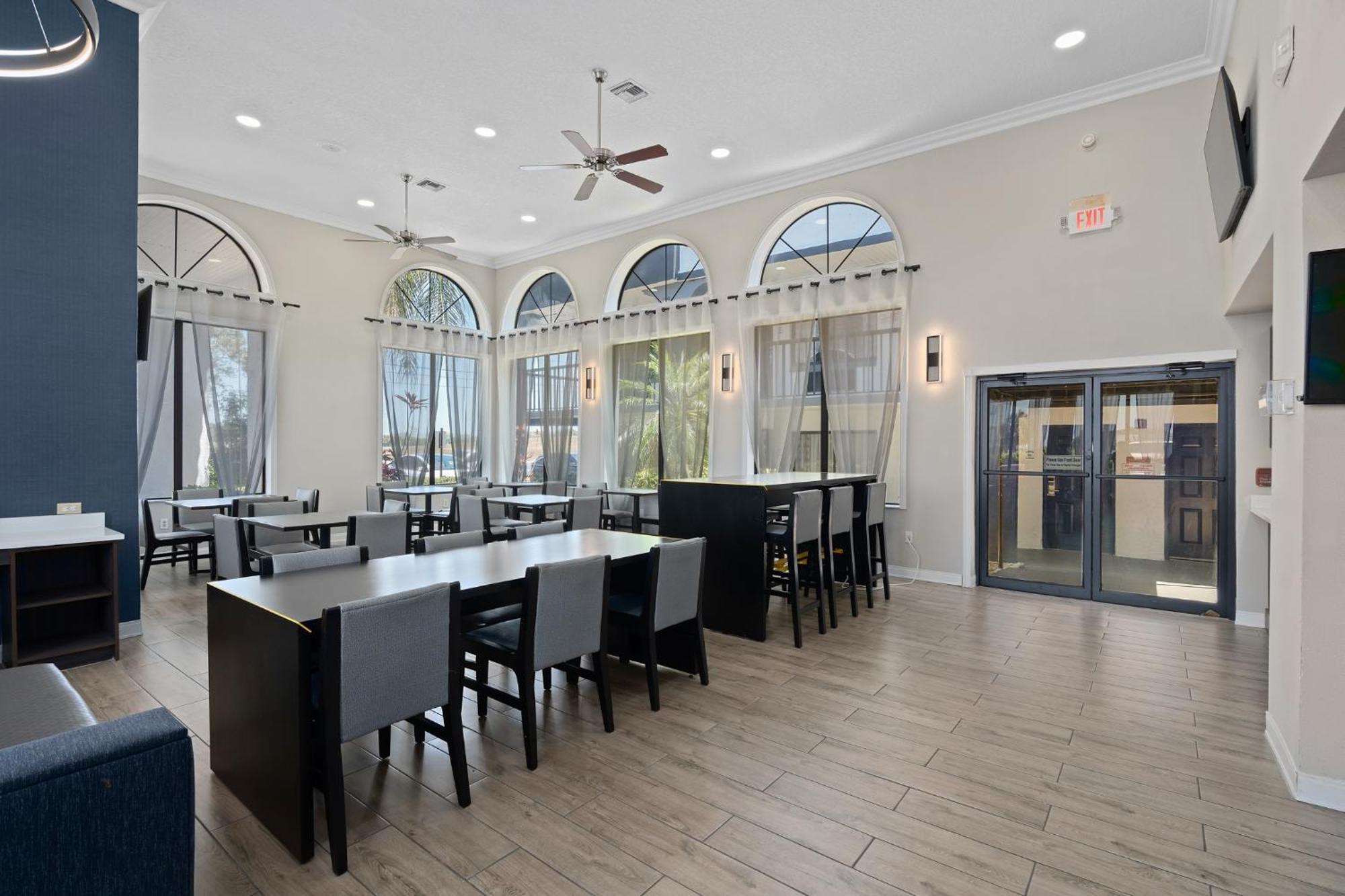 Baymont By Wyndham Orlando East Hotel Alafaya Exterior photo