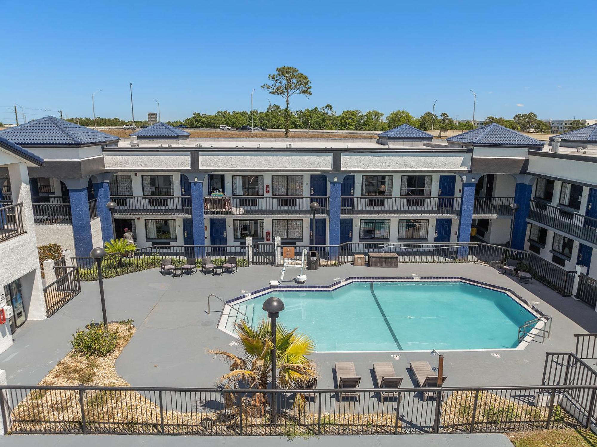 Baymont By Wyndham Orlando East Hotel Alafaya Exterior photo