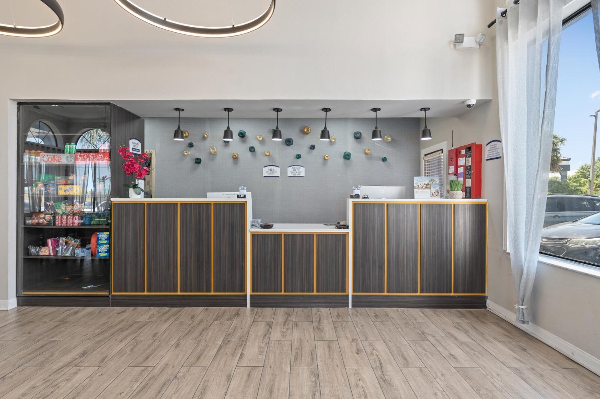 Baymont By Wyndham Orlando East Hotel Alafaya Exterior photo