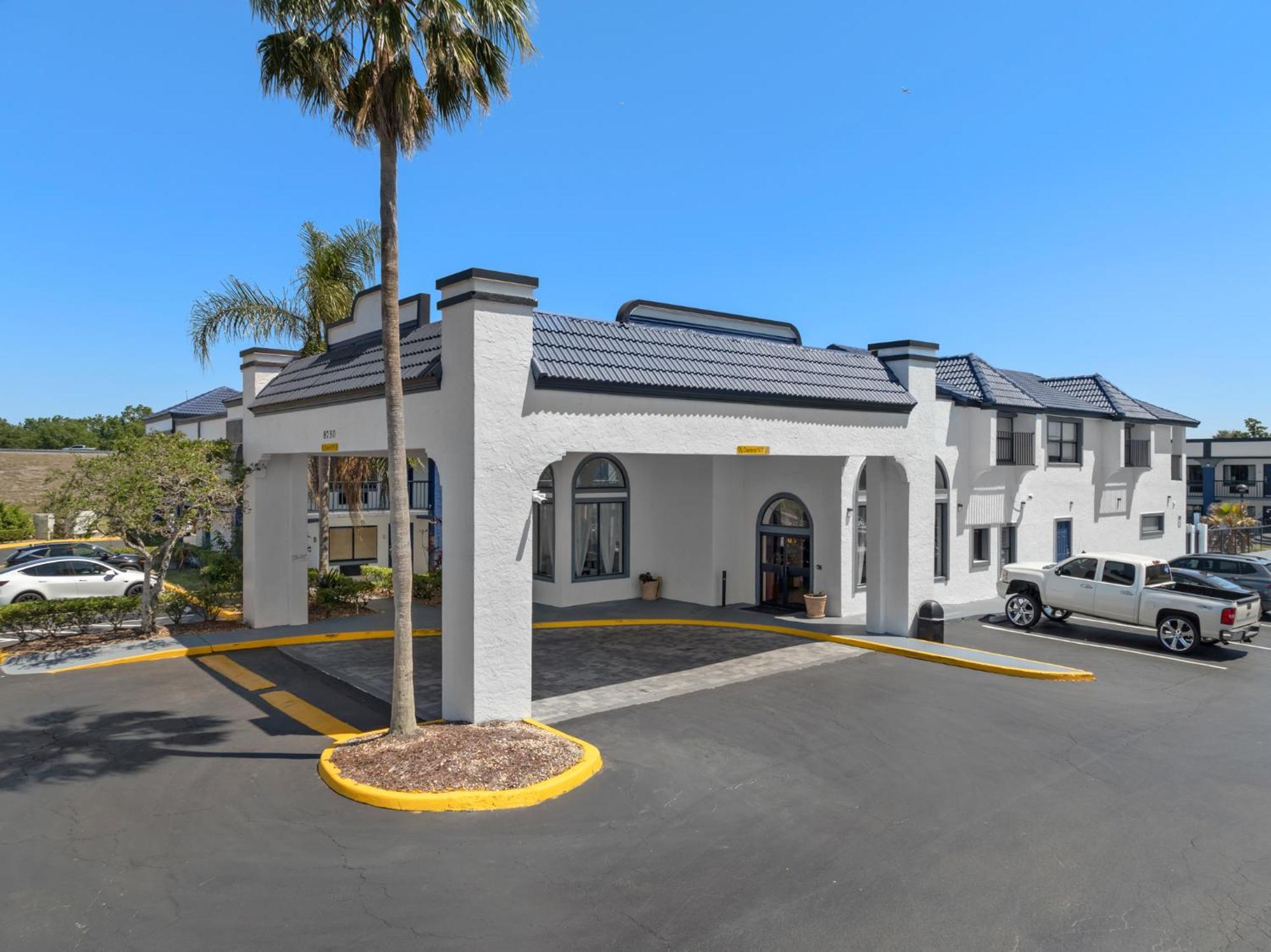 Baymont By Wyndham Orlando East Hotel Alafaya Exterior photo