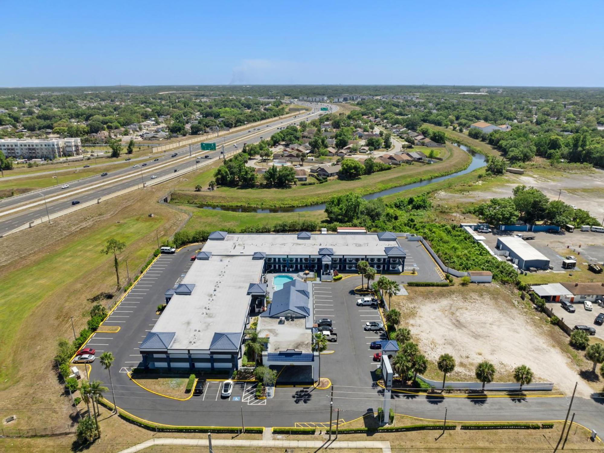 Baymont By Wyndham Orlando East Hotel Alafaya Exterior photo